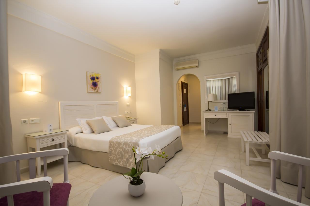 Gran Sol Hotel Захара де лос Атунес Екстериор снимка